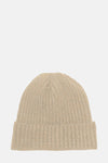 Beige gebreide muts van ONLY, met een zachte ribbeltextuur en een omgeslagen rand.