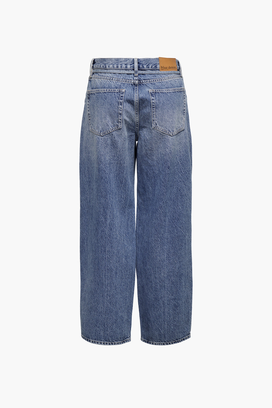 Rechte spijkerbroek in middinblauw denim van ONLY, losse pasvorm en achterzicht, met zakken en riem.