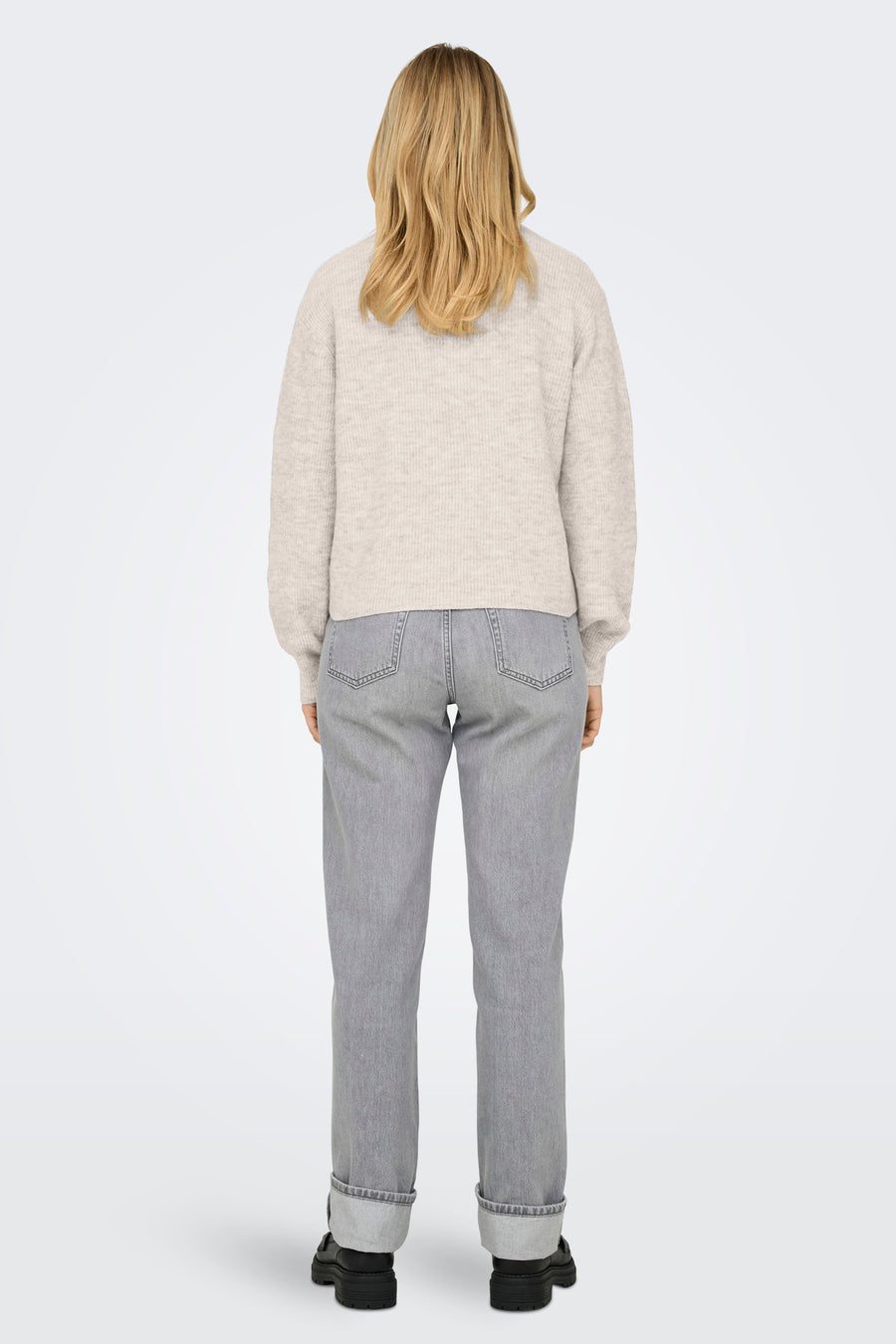 Cardigan écru de JDY, vue de dos, avec une texture tricotée et un tombé décontracté.