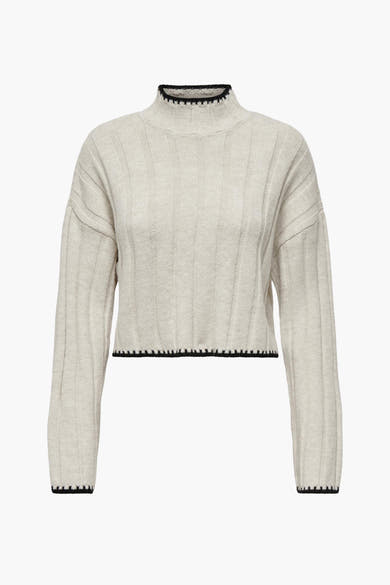 Pull à col roulé écru de ONLY, avec texture côtelée et bordure contrastante noire.
