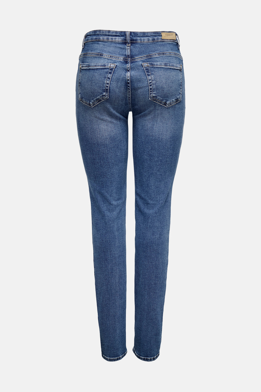 Slim jeans in middendonkerblauw denim van ONLY, achterkant, met contrasterende stiksels en zakken.