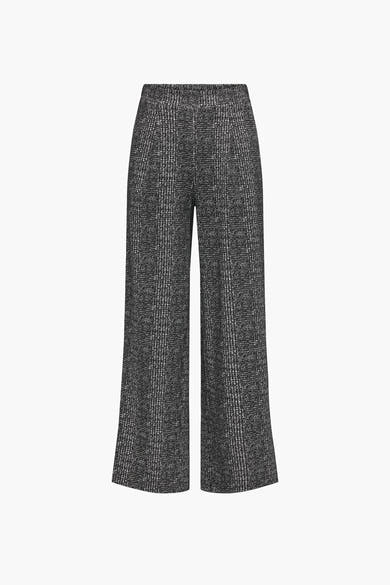 Grijze kleurrijke broek van JDY, met discrete ruitjes en een losse pasvorm op een witte achtergrond.