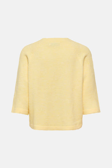 Pull à col rond jaune de ONLY®, avec des manches trois-quarts et une texture douce.