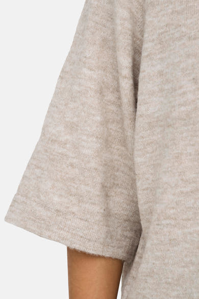 Beige ronde hals trui van ONLY®, in een getextureerd breisel met een losse pasvorm.