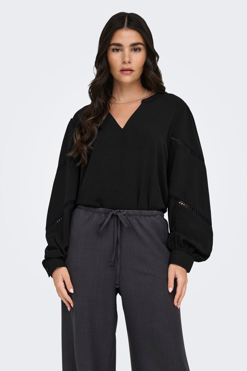 Zwarte blouse met lange mouwen en V-hals van JDY, met uitgesneden details en pofmouwen.