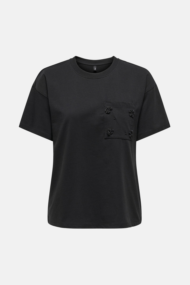 Zwart T-shirt met korte mouwen van ONLY, regular fit, op een effen neutrale achtergrond.