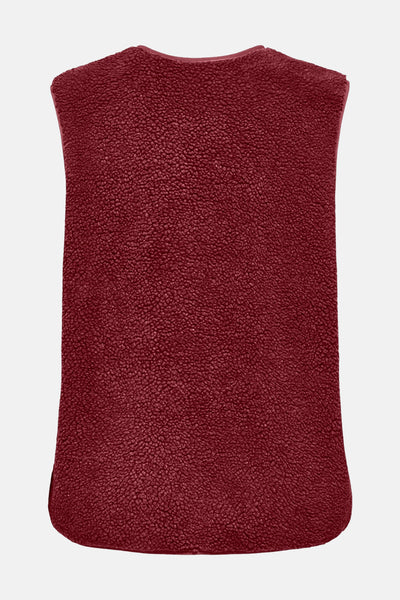 Veste sans manches bordeaux en teddy de ONLY, vue de dos.
