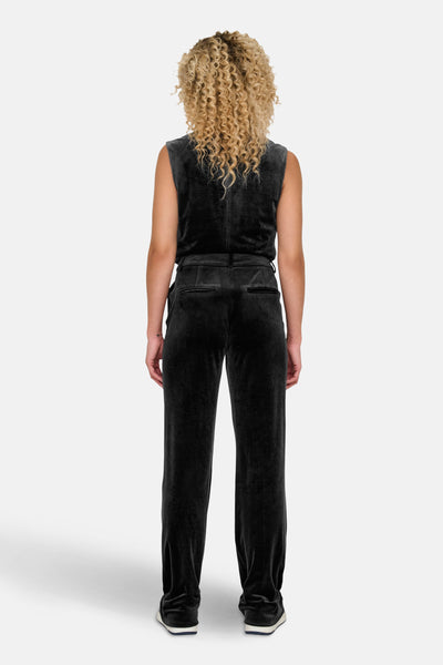 Zwarte broek van ONLY®, rechte pasvorm, van fluweel, gedragen met een bijpassend topje, achterzijde.