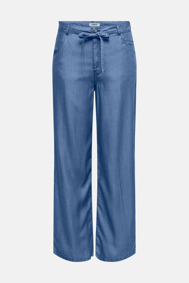 Pantalon en denim bleu moyen de ONLY, coupe ample avec une ceinture à nouer.