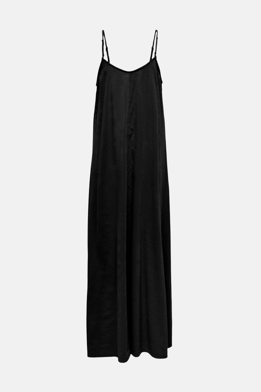 Robe noire à bretelles fines de ONLY, coupe longue et fluide avec texture satinée.
