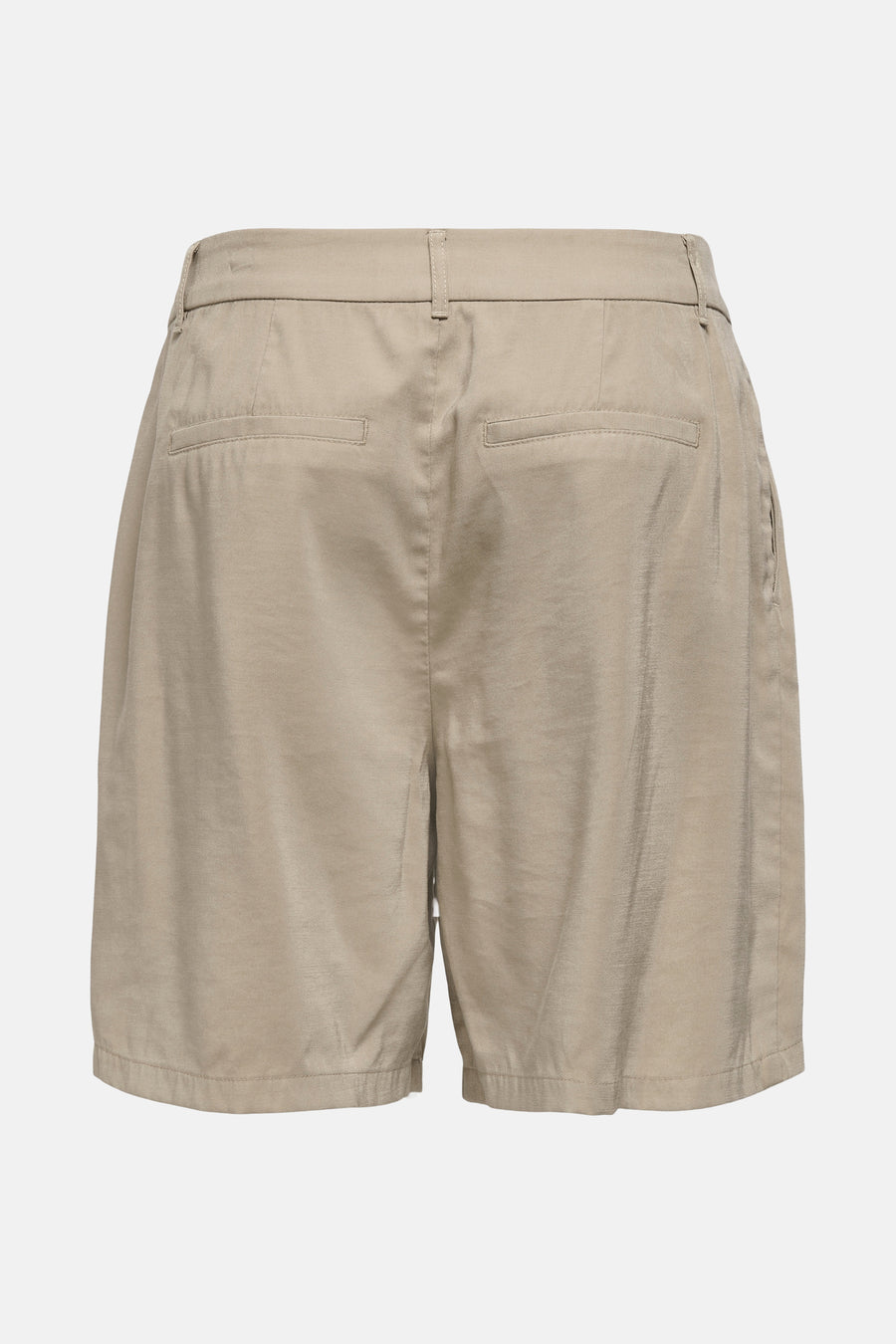 Short beige de ONLY, avec poches arrière passepoilées et passants de ceinture, vue de dos.
