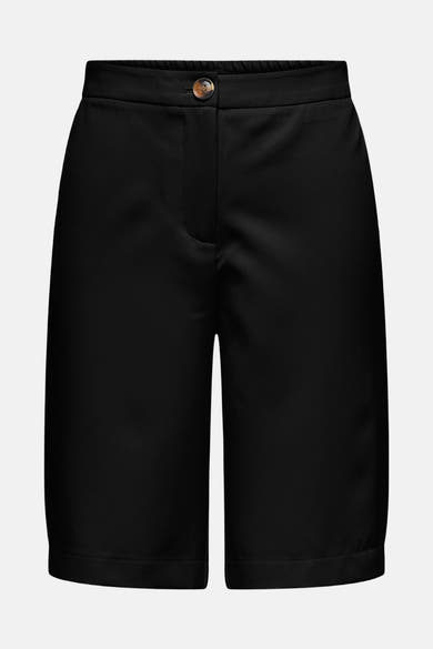 Short noir de ONLY, avec une boutonnière visible et des poches avant.