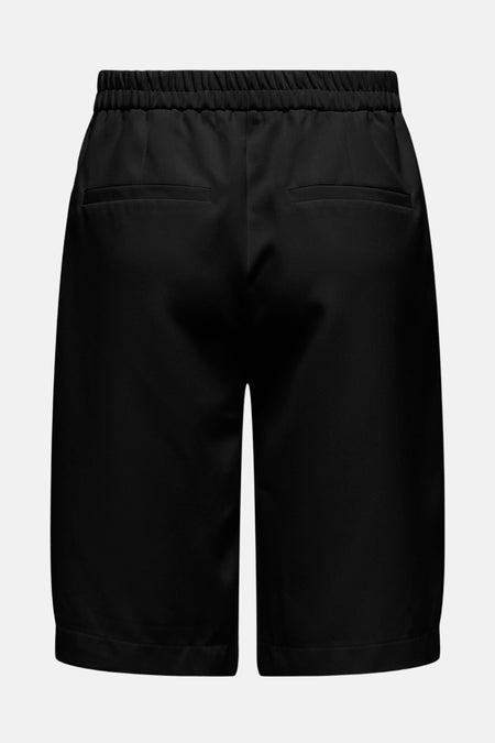 Korte short van ONLY®, met elastische tailleband en paspelzakken achter.