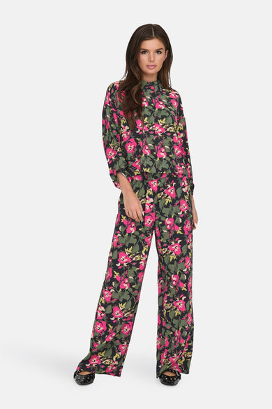 Chemisier à manches longues multicolore par JDY, avec un motif floral rose et vert.