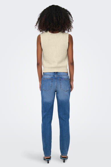 Débardeur écru par ONLY®, porté avec un jean bleu délavé et des talons aiguilles bleus, vue de dos.
