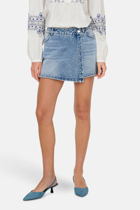Short - light blue denim