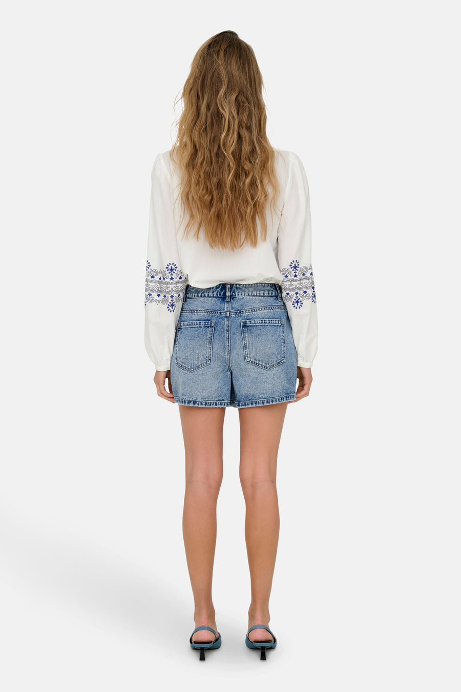Short - light blue denim