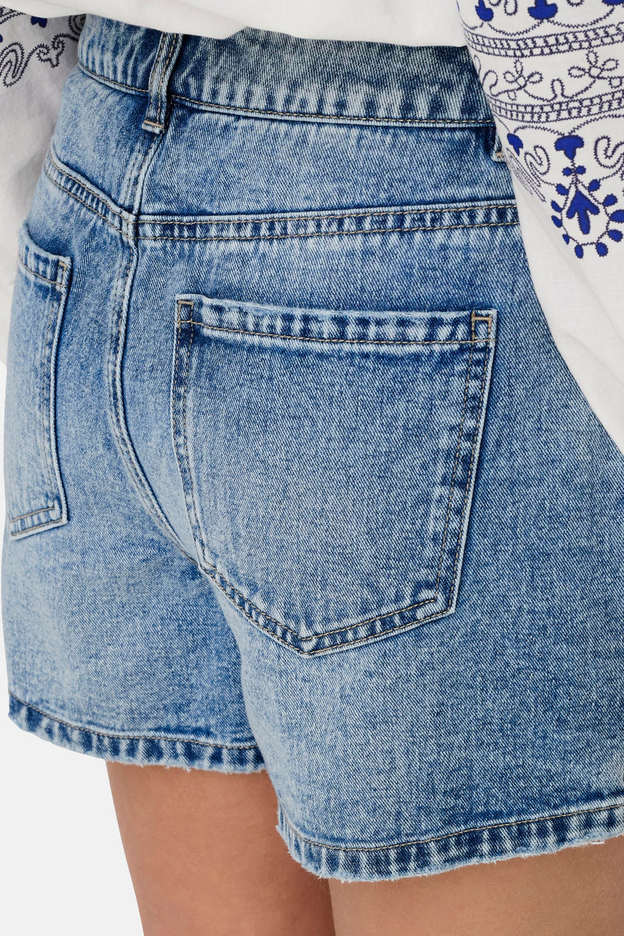 Short - light blue denim