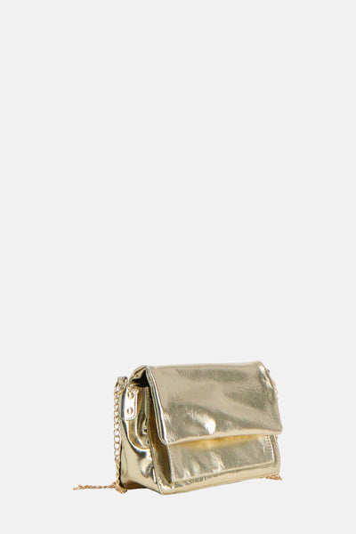 Sac à main doré ONLY®, avec une bandoulière chaîne dorée brillante.