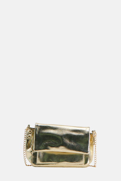 Sac à main doré par ONLY® avec bandoulière chaîne, en matière synthétique effet froissé.