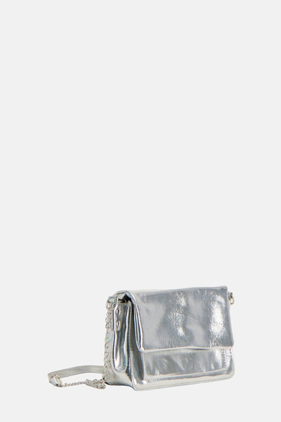 Sac à main argenté de ONLY, avec une bandoulière chaîne et un effet métallisé texturé.
