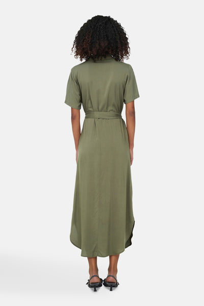 Kaki jurk met korte mouwen van ONLY, met een ceintuur in de taille en een asymmetrische zoom.