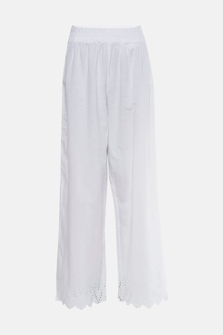 Witte broek van ONLY, met decoratieve opengewerkte geborduurde rand aan de onderkant.
