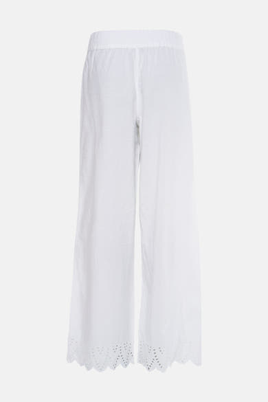 Pantalon blanc de ONLY, avec détails brodés ajourés en bas, sur fond uni.