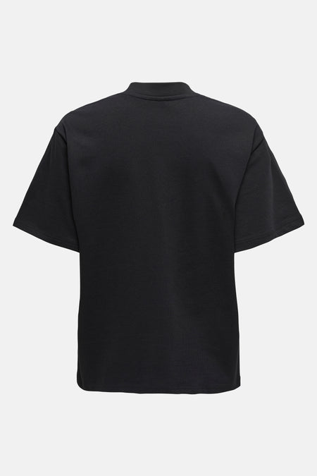 T-shirt à manches courtes noir de ONLY, avec un col ras du cou, vue arrière.
