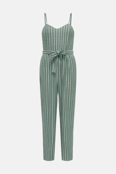 Combinaison verte rayée de ONLY®, avec une ceinture nouée à la taille.