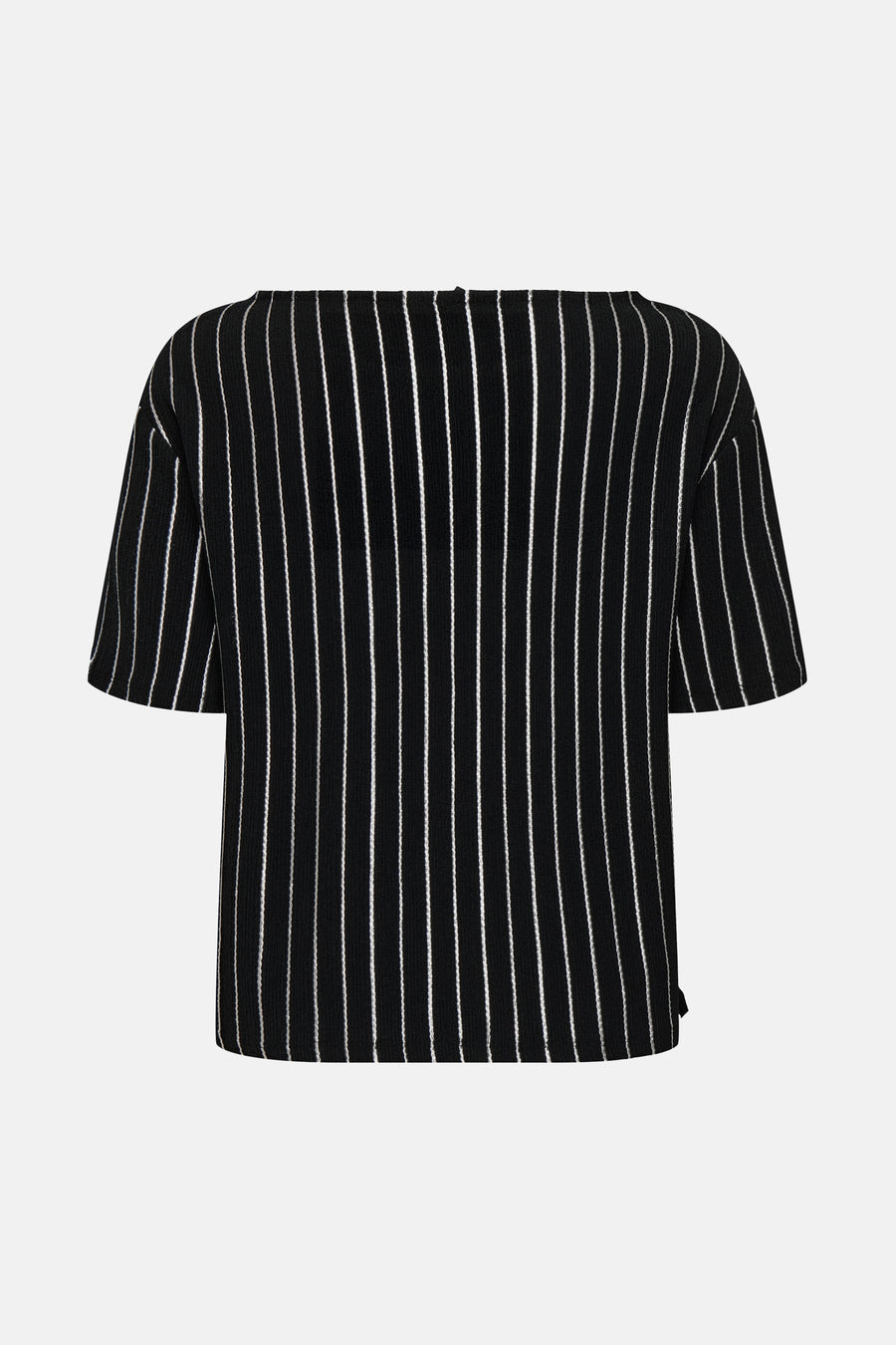 Blouse noire à rayures verticales ONLY, coupe carrée et manches courtes.
