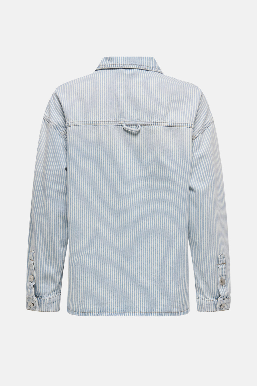 Chemise en jean bleu clair de ONLY, à rayures verticales et patte de boutonnage.