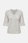 Pull à col rond blanc de JDY, avec manches trois-quarts évasées et texture douce.
