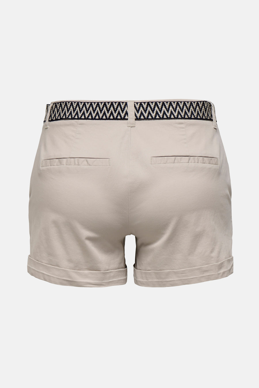 Short beige par ONLY, avec ceinture à motif géométrique et ourlets retroussés, vue de dos.
