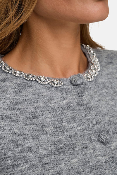Grijze gemêleerde bodywarmer van JDY, met rand versierd met glinsterende strass-steentjes en ton-sur-ton knopen.