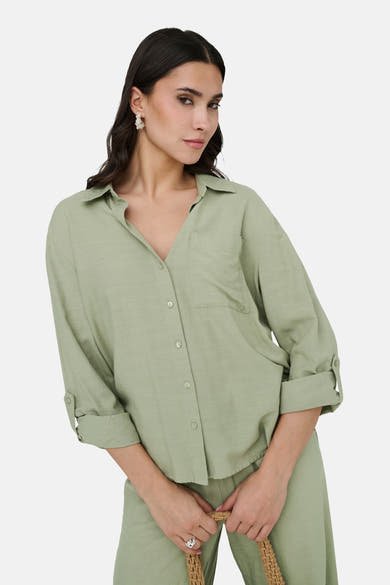 Chemise verte ample de JDY, en matière texturée, avec col, manches longues retroussées et poche poitrine.