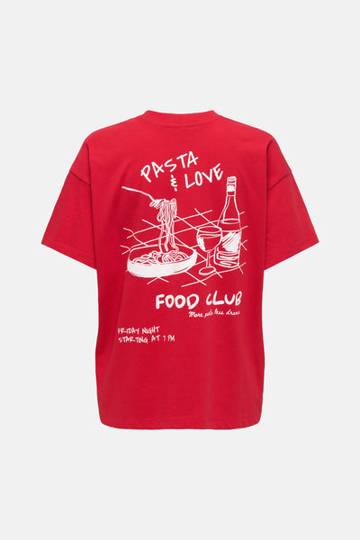 T-shirt rouge à manches courtes de ONLY, avec motif graphique de pâtes et slogan Food Club au dos.