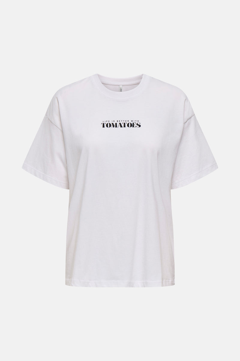 Wit T-shirt met korte mouwen van ONLY®, bedrukt met tomaten en de tekst "Tasty Tomatoes" op de achterkant.