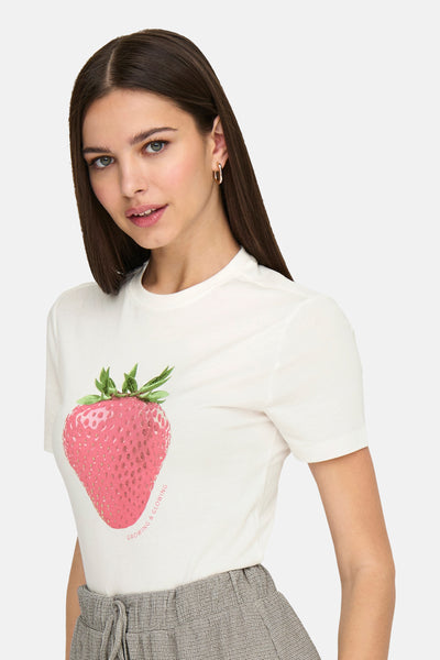 Wit T-shirt met korte mouwen van ONLY®, met een aardbeiprint op de voorkant.