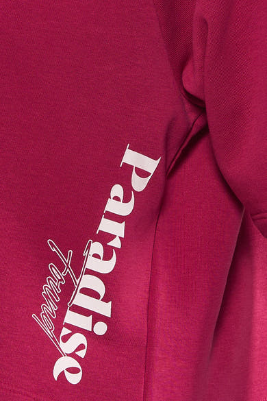 T-shirt rose en maille de ONLY® avec le texte blanc "paradise found" imprimé en diagonale.