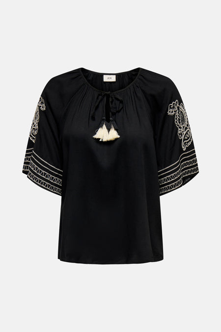 Zwart T-shirt met korte mouwen van JDY met witte bloemenborduursel op de mouwen, achterzijde.