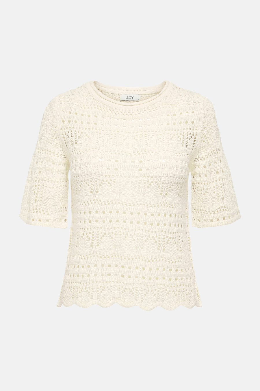 Pull à col rond écru de JDY, en maille ajourée avec motif fantaisie et bordure festonnée.
