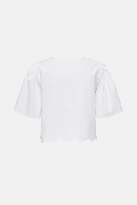 Blouse blanche à manches courtes de JDY, avec ourlet festonné et manches bouffantes.

