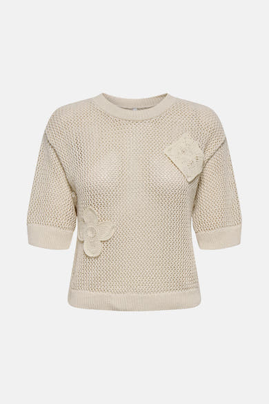 Pull à col rond beige de ONLY, orné de détails ajourés et de fleurs en crochet appliquées.