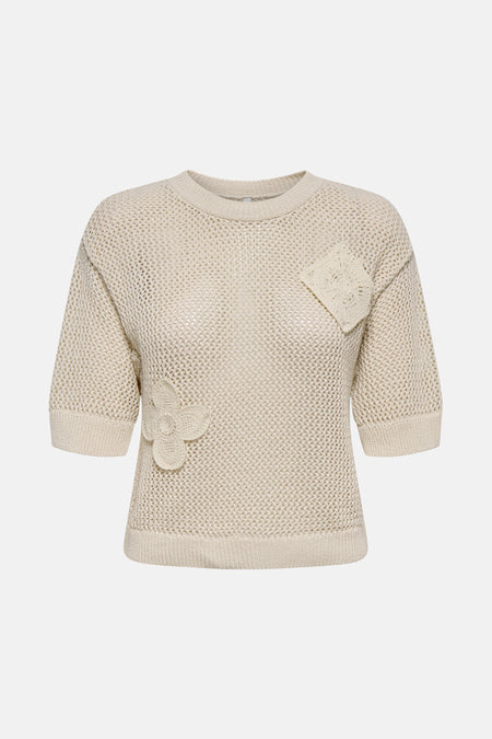 Beige ronde hals trui van ONLY, versierd met ajourdetails en gehaakte bloemapplicaties.