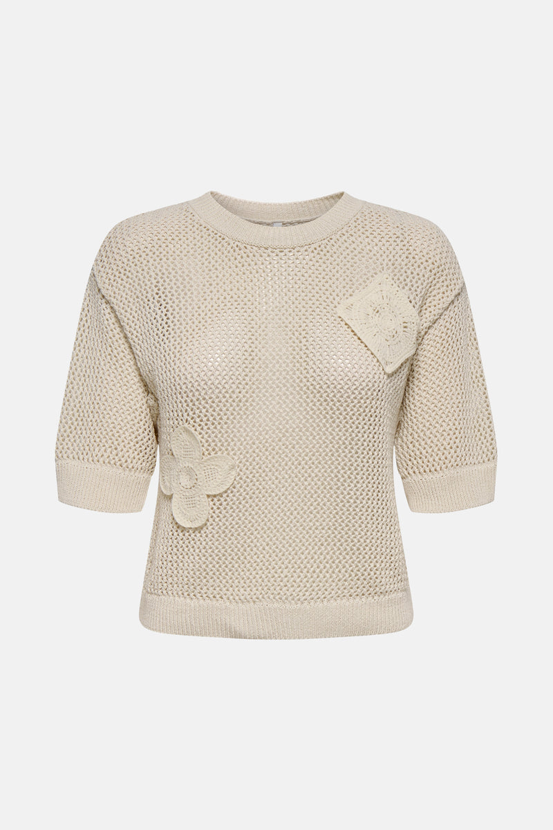 Beige ronde hals trui van ONLY, versierd met ajourdetails en gehaakte bloemapplicaties.