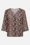 JDY veelkleurige blouse met lange mouwen, met een zwart en roestkleurig zebrapatroon op een beige achtergrond.