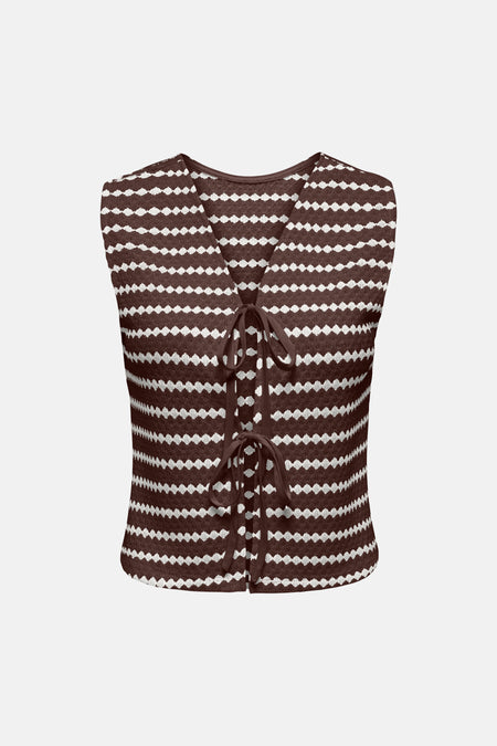 Gilet brun de ONLY® à rayures horizontales blanches ondulées, sans manches et à lacets sur le devant.