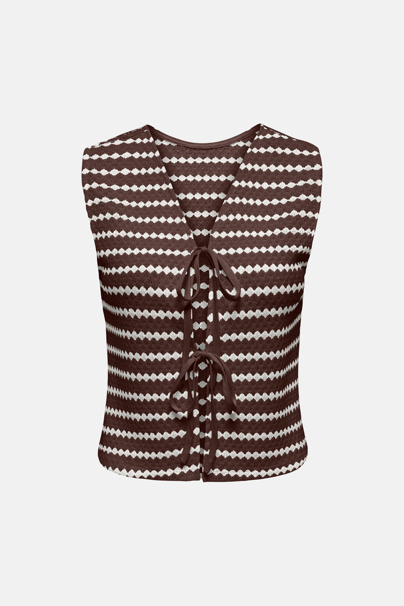Gilet brun de ONLY® à rayures horizontales blanches ondulées, sans manches et à lacets sur le devant.