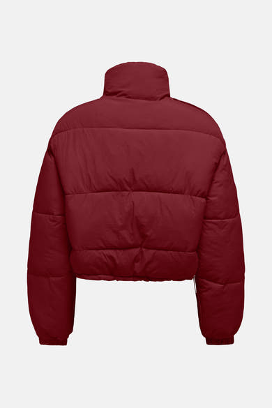 Veste courte rouge de ONLY, matelassée avec col montant, vue de dos.

